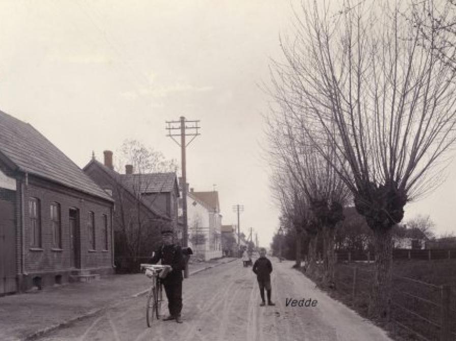 foto af Vedde byvej i det tidlige forår 1913